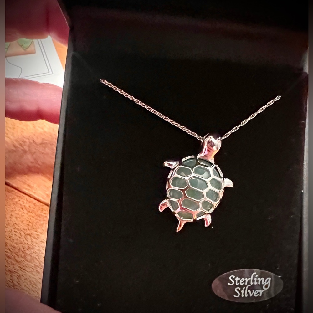 NWT R.H. Macy jade turtle necklace. Sterling silver. Original box. - Picture 2 of 12